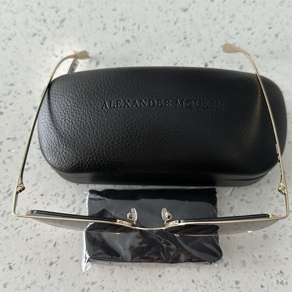 NWT Alexander McQueen Sunglasses All inclusive Beautiful SHADES - Picture 8 of 9